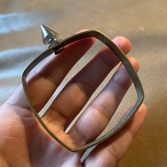 Brass square bangle cuff bracelet - Picture 5 of 7